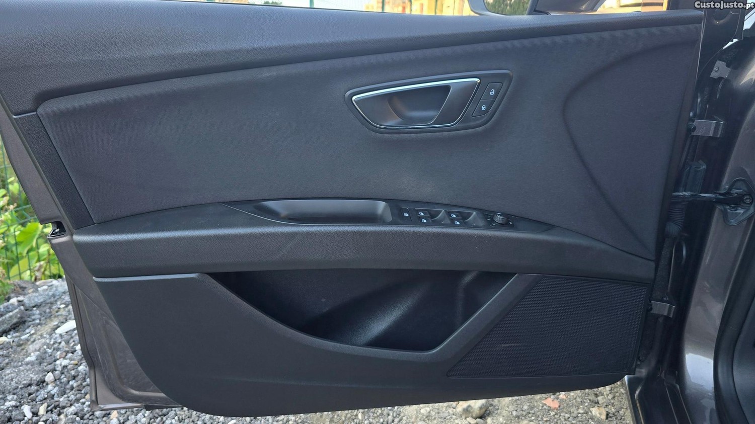 SEAT Leon 1.6 TDI Style — fotografia 24