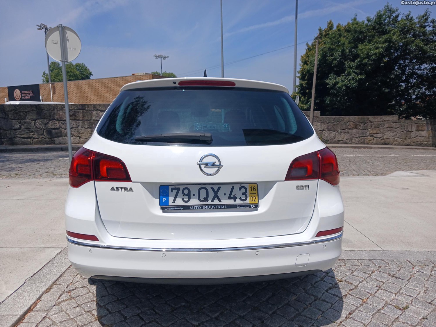 Opel Astra 1.6 cdti sportourer — fotografia 14