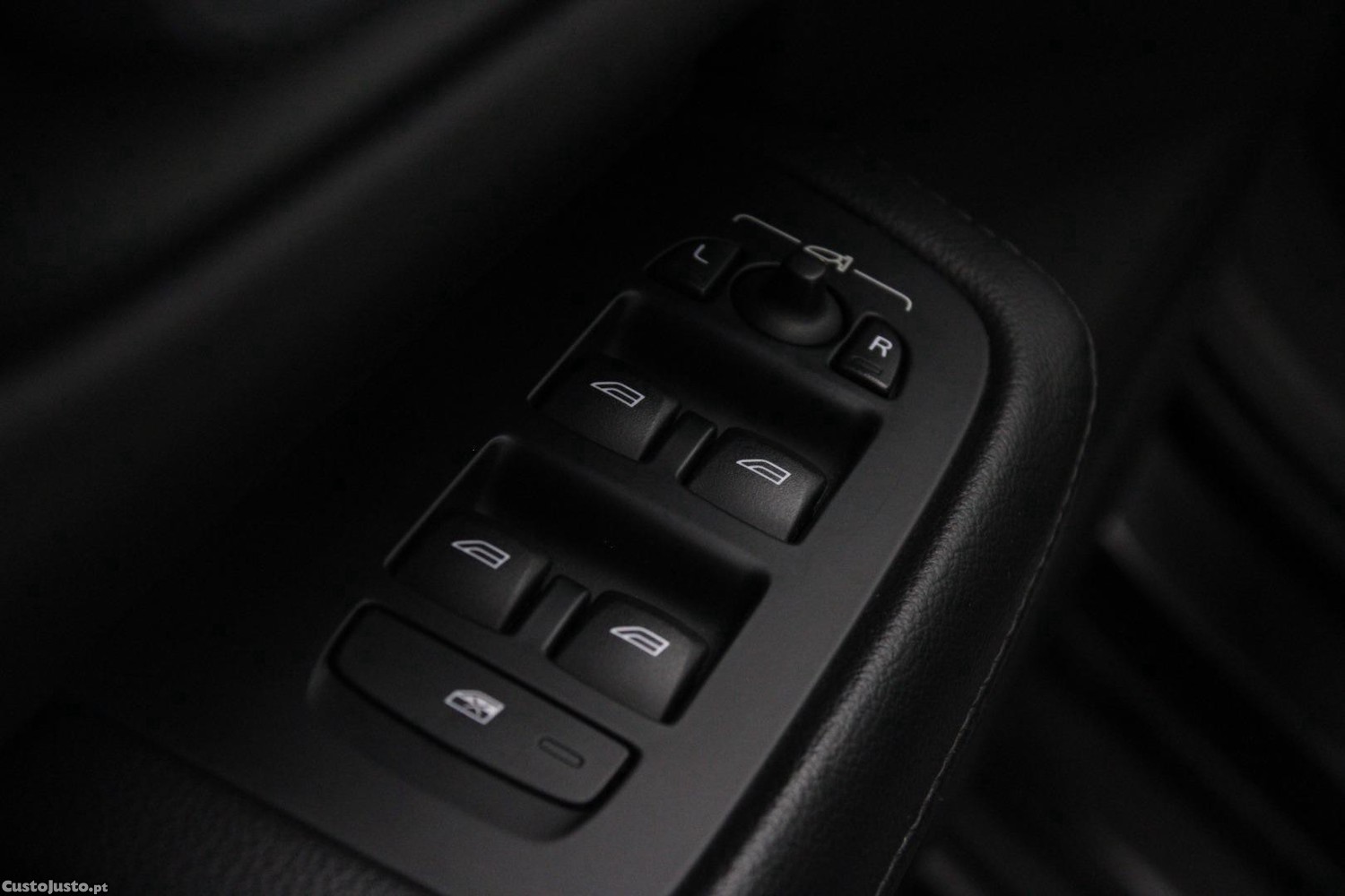 Volvo V60 T6 AWD R-DESIGN (AUTO) — fotografia 17