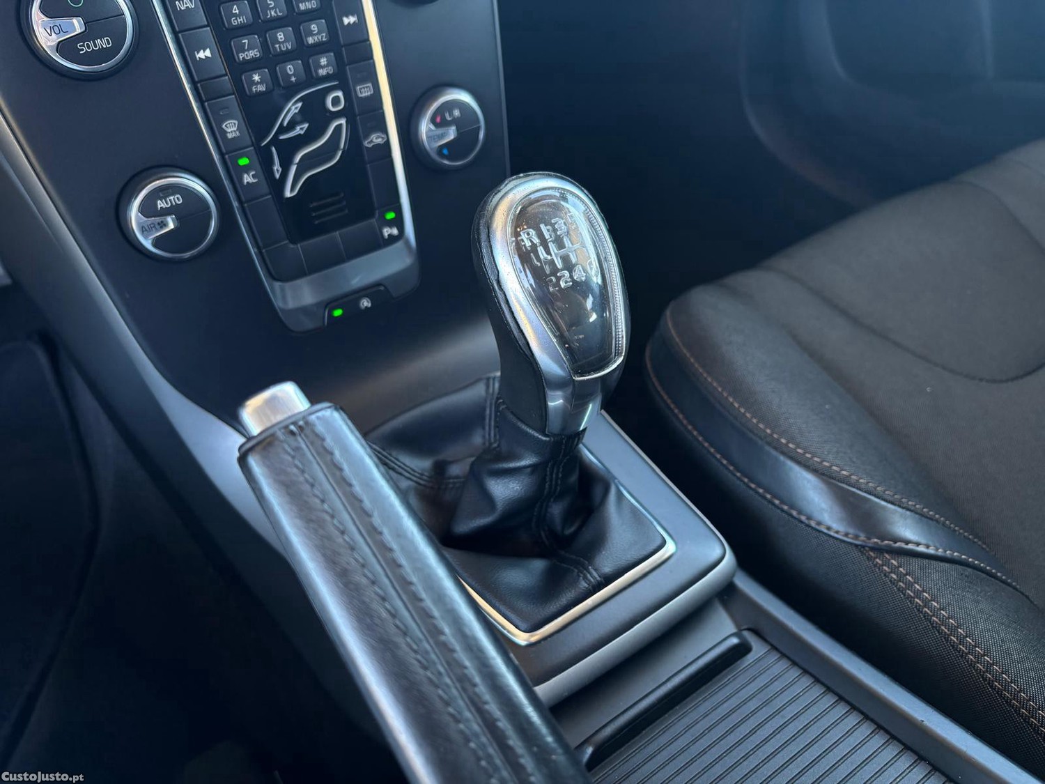 Volvo V40 Cross Country 1.6 D2 Momentum — fotografia 8