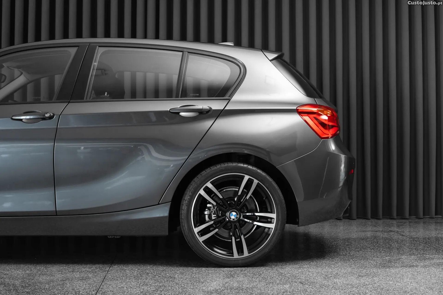 BMW 116 d Line Sport Auto — fotografia 21