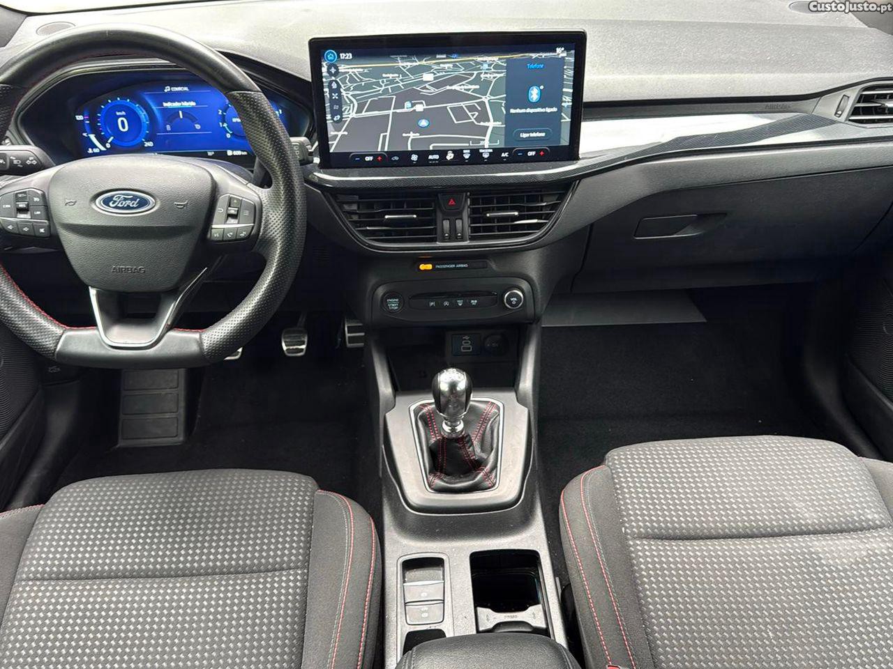 Ford Focus 1.0 EcoBoost MHEV ST-Line — fotografia 6