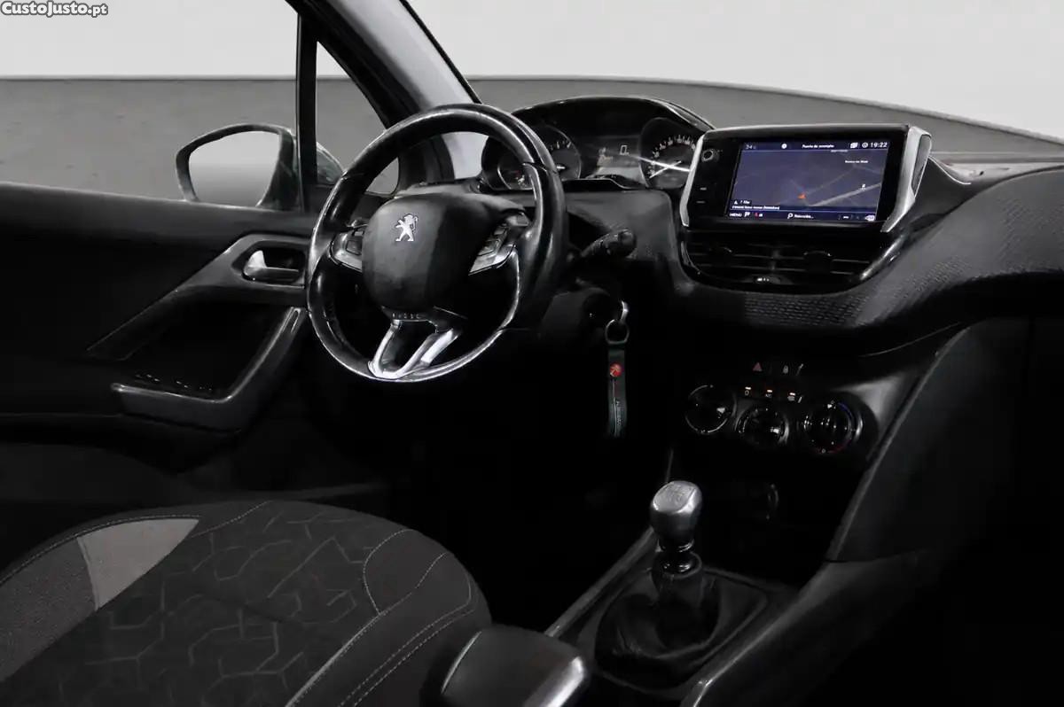 Peugeot 2008 1.2 PureTech Signature — fotografia 9