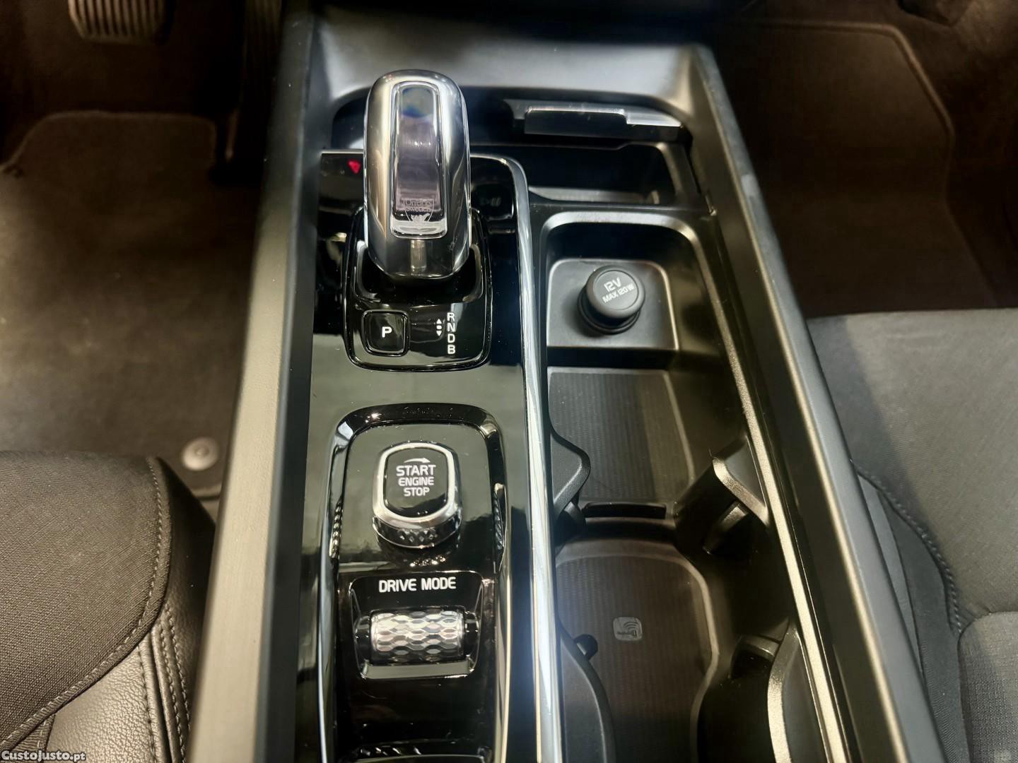 Volvo XC 60 2.0 T8 PHEV R-Design AWD — fotografia 3