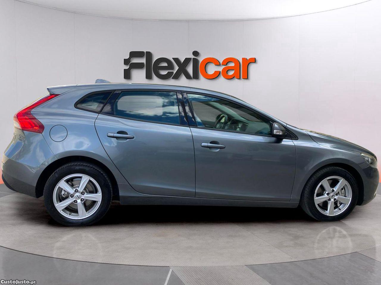 Volvo V40 2.0 D2 Momentum — fotografia 11
