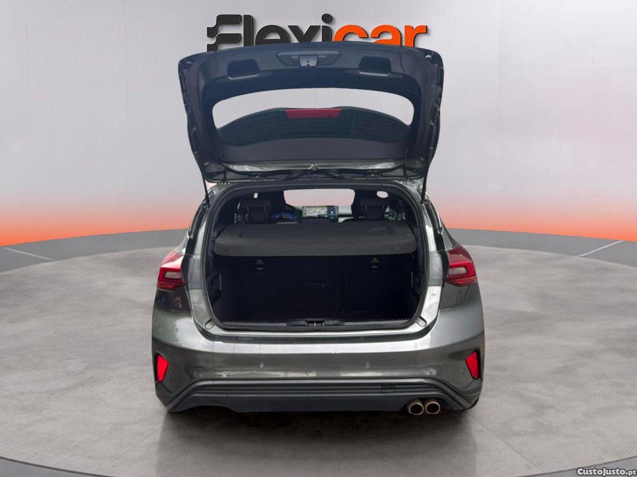 Ford Focus 1.0 EcoBoost MHEV ST-Line — fotografia 2