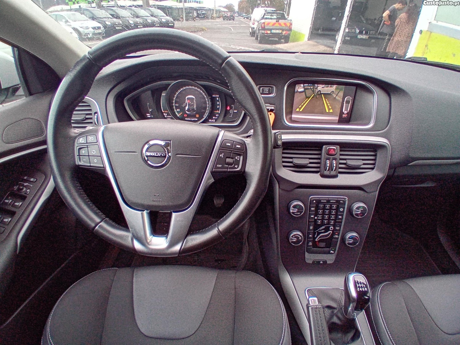 Volvo V40 2.0 D3 Momentum — fotografia 4