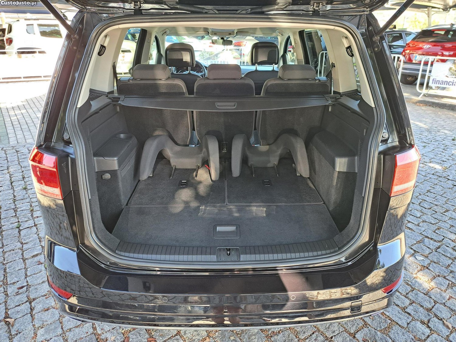 Volkswagen Touran 1.6 TDI R-Line DSG 7Lug — fotografia 12
