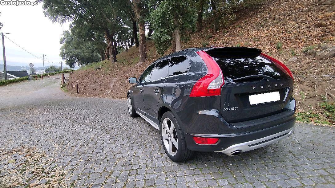Volvo XC 60 2.0D R-Design 85 anos — fotografia 9