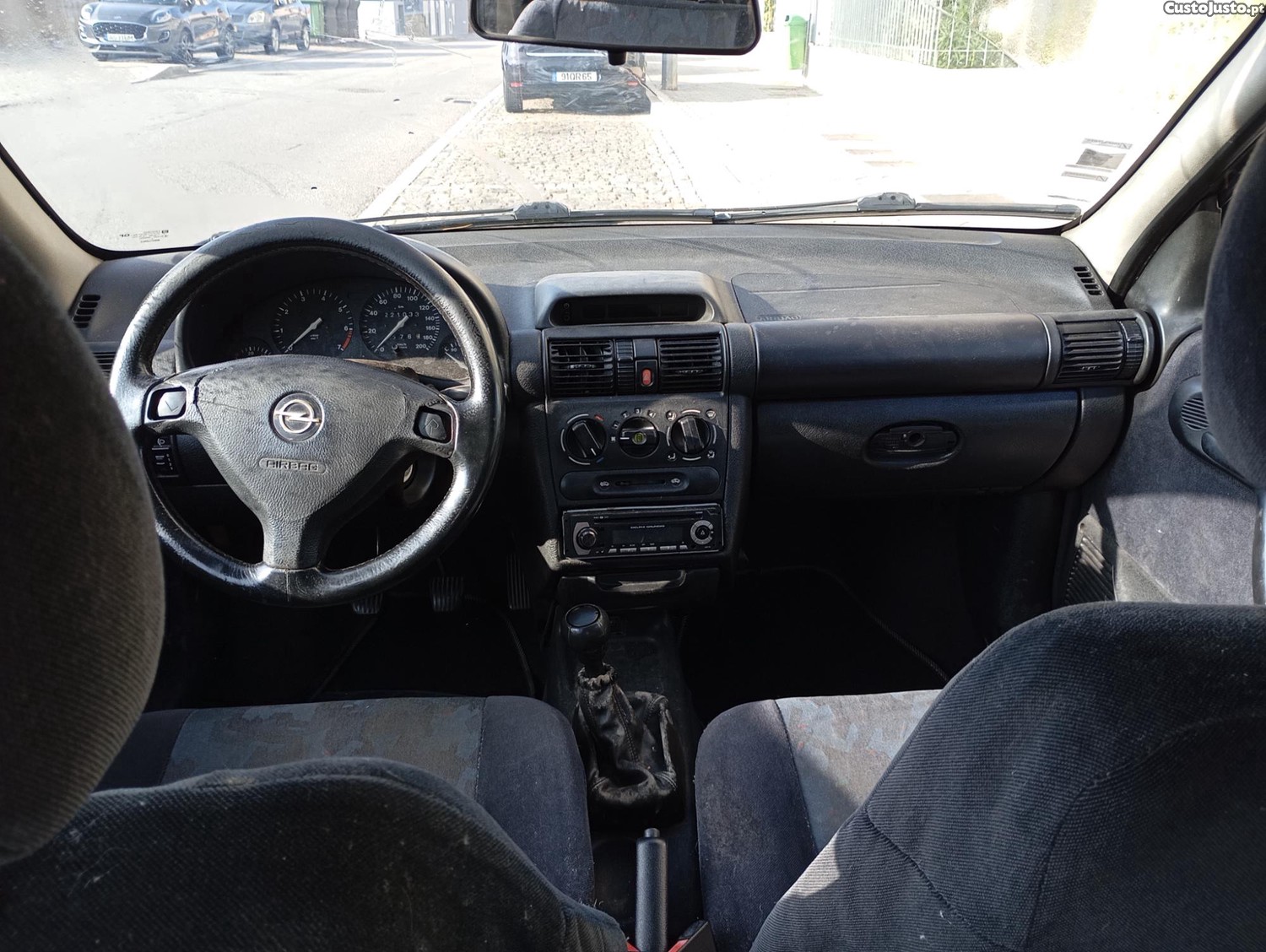 Opel Corsa 1.0 — fotografia 2
