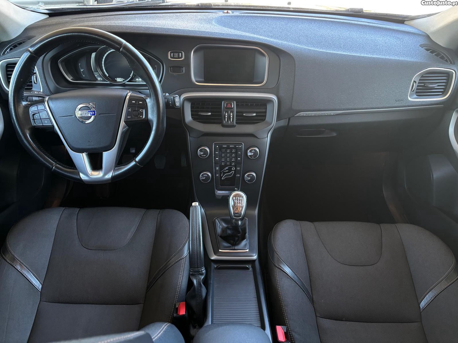 Volvo V40 Cross Country 1.6 D2 Momentum — fotografia 5