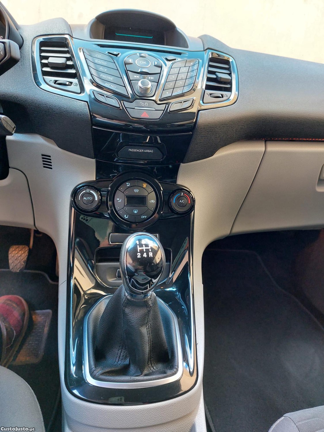 Ford Fiesta 1.6 tdci — fotografia 2
