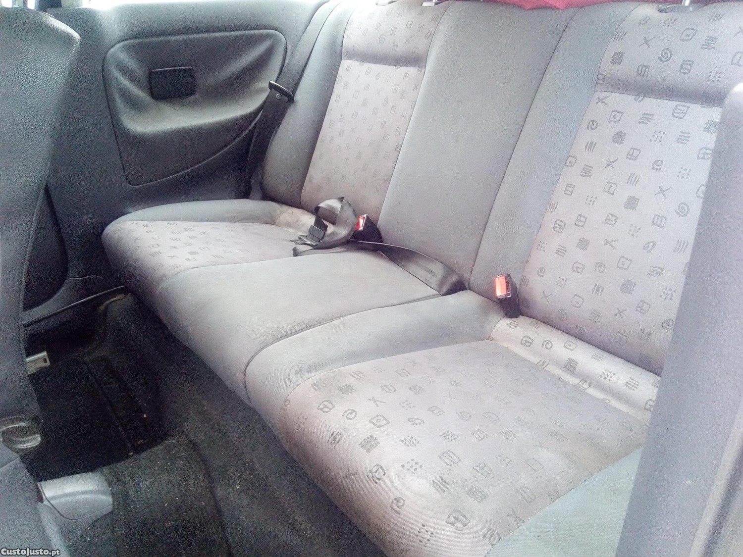 SEAT Ibiza 1.4 a gasolina apenas 211mil/km — fotografia 4