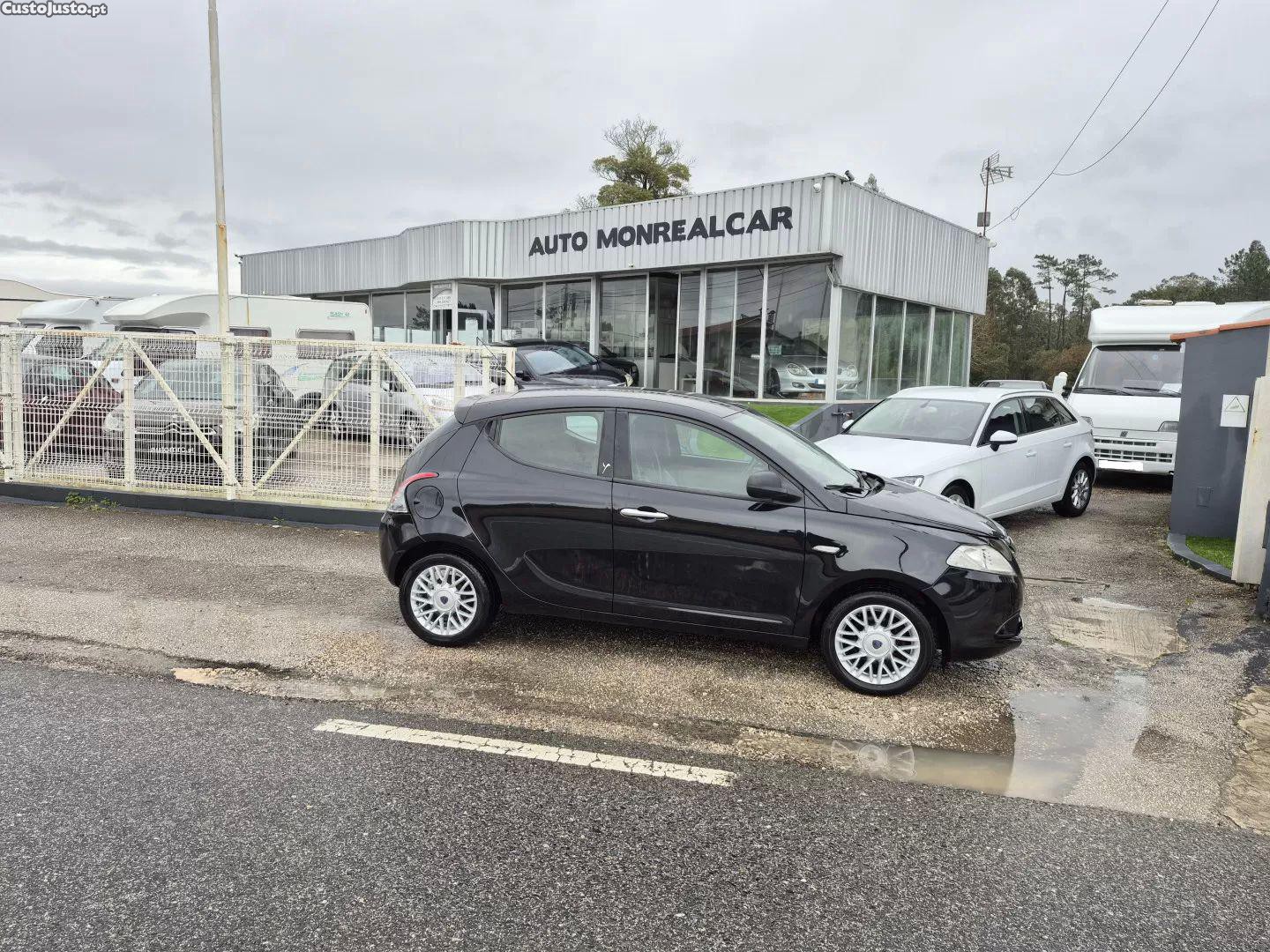 Lancia Ypsilon 1.2 s&s silver — photo 2