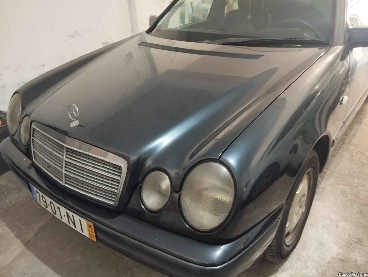 Mercedes-Benz E 220 4 portas — fotografia 4