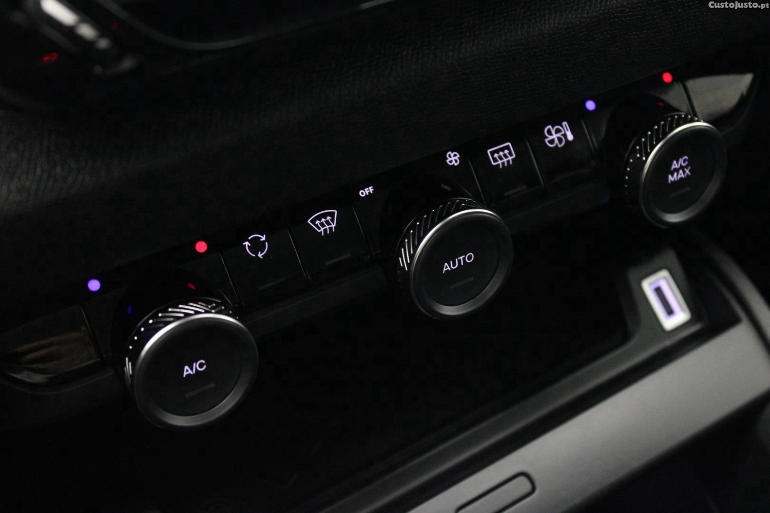 Citroën C4 X 1.2 PURETECH MAX (AUTO) — fotografia 16