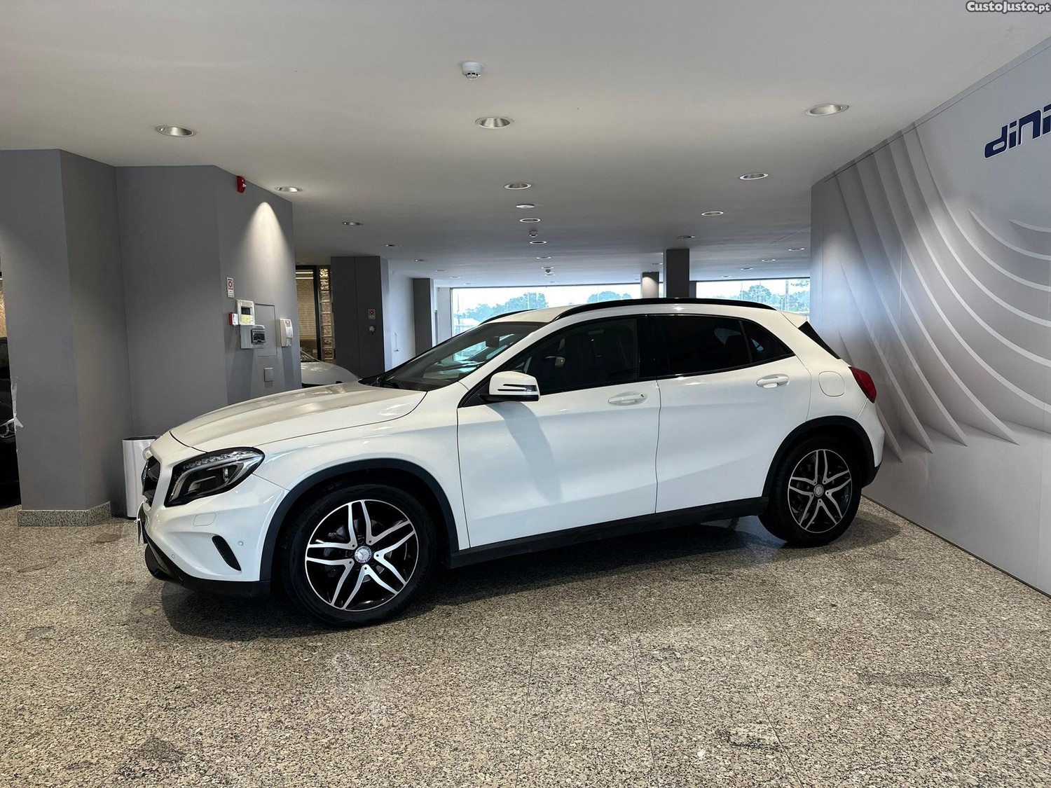 Mercedes-Benz GLA 220 CDI Urban 4-Matic — fotografia 25