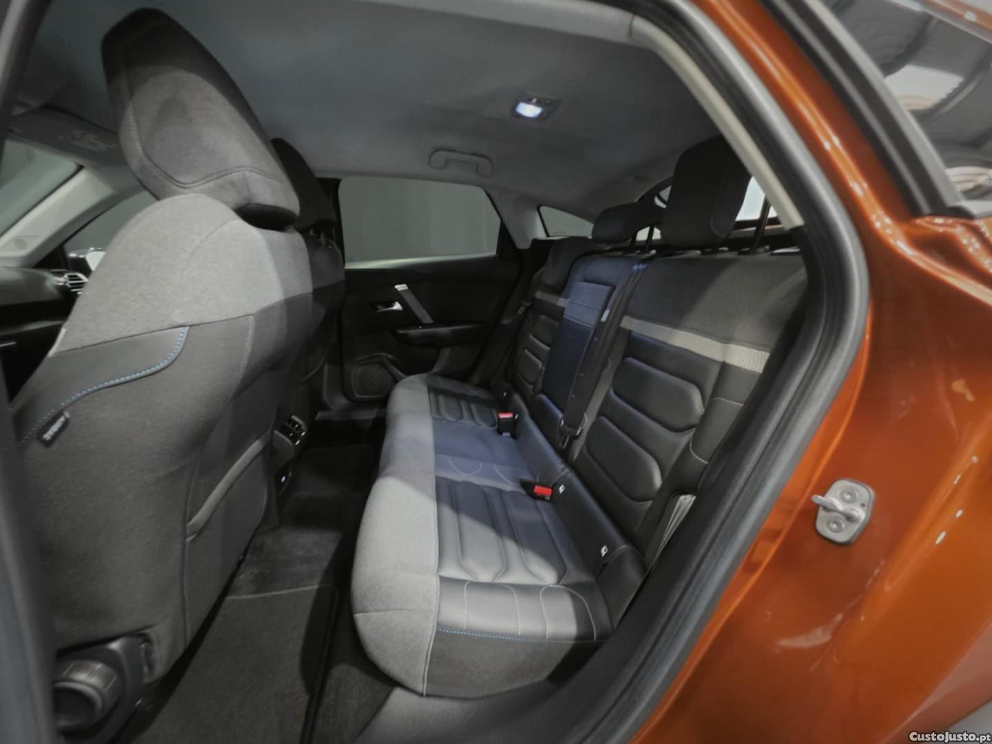Citroën C4 1.2 PureTech Shine EAT8 — fotografia 3