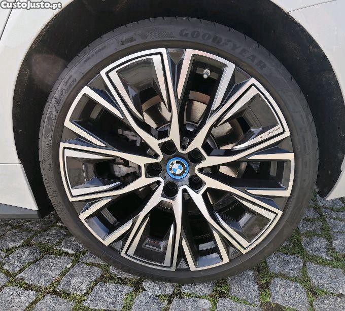 BMW i4 e35 pack M garantia de fabrica full extras — fotografia 4