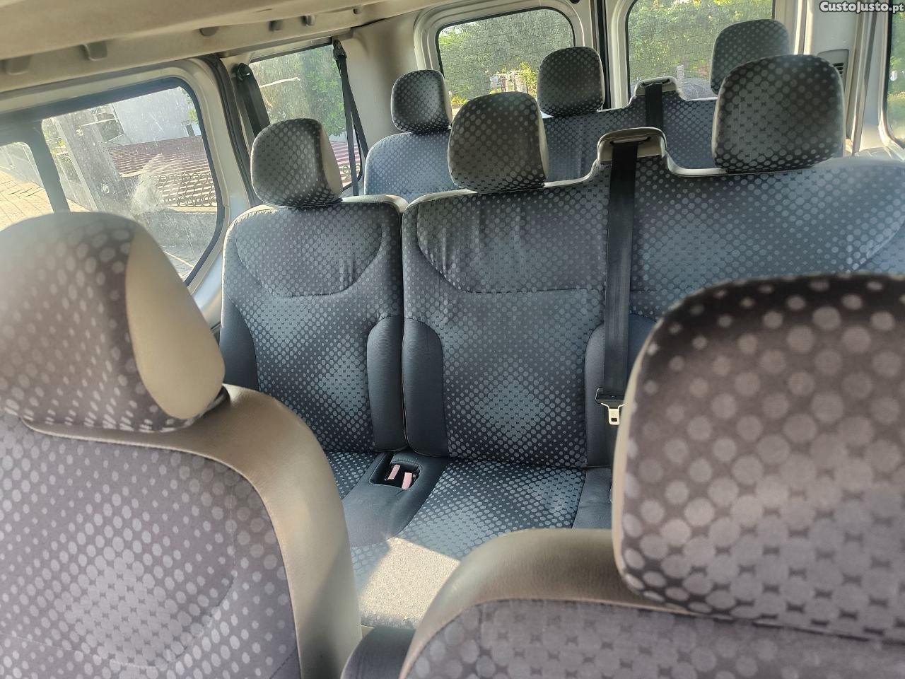 Renault Trafic 2.0 DCI 9 Lugares — fotografia 3