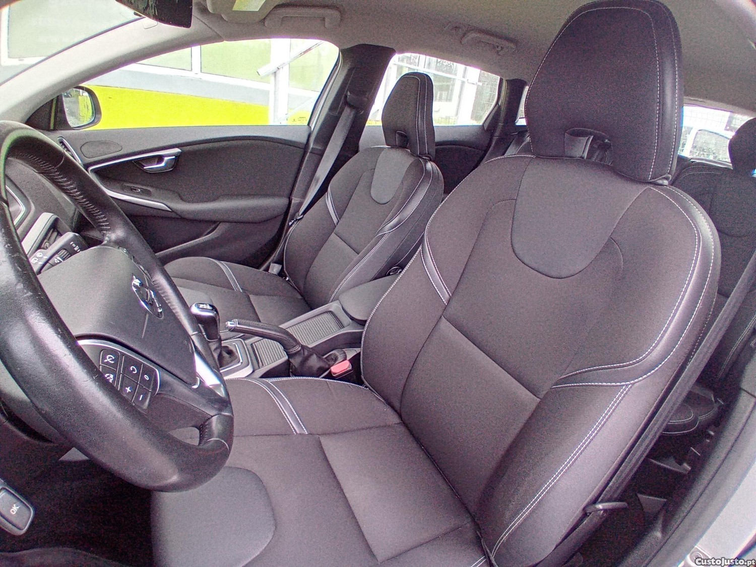 Volvo V40 2.0 D3 Momentum — fotografia 3