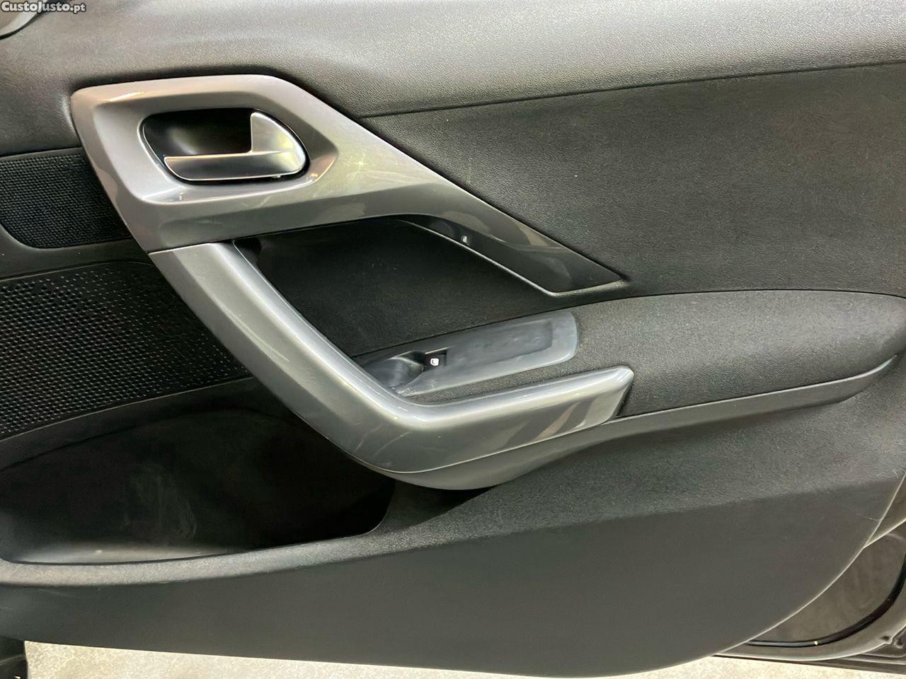 Peugeot 2008 1.2 PureTech Style — fotografia 3