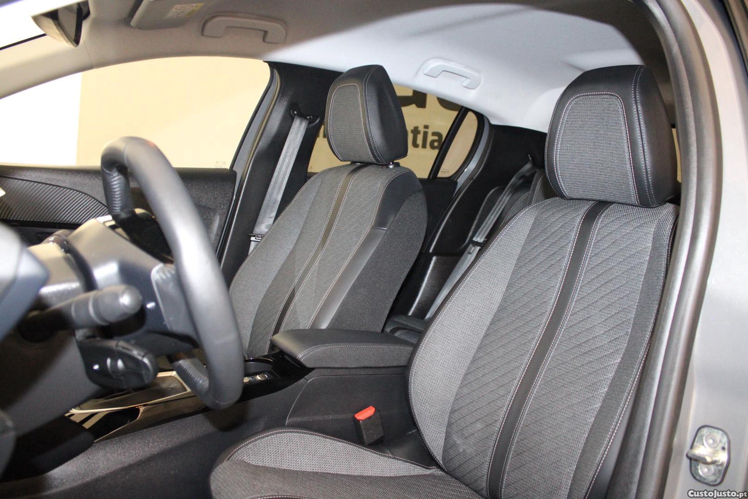 Peugeot 208 1.2 PURETECH ALLURE — fotografia 10