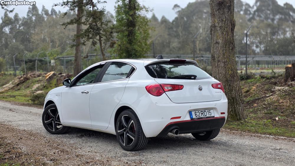 Alfa Romeo Giulietta 1.6 JTDm — fotografia 11