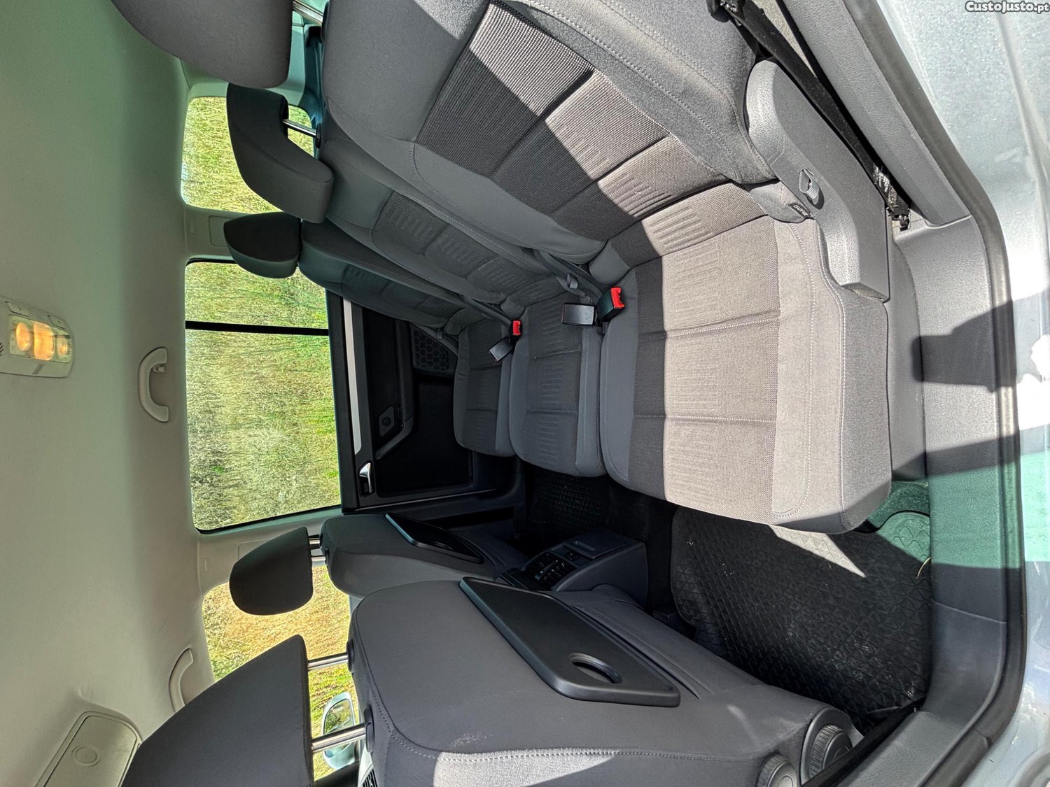 Volkswagen Touran Highline — fotografia 4