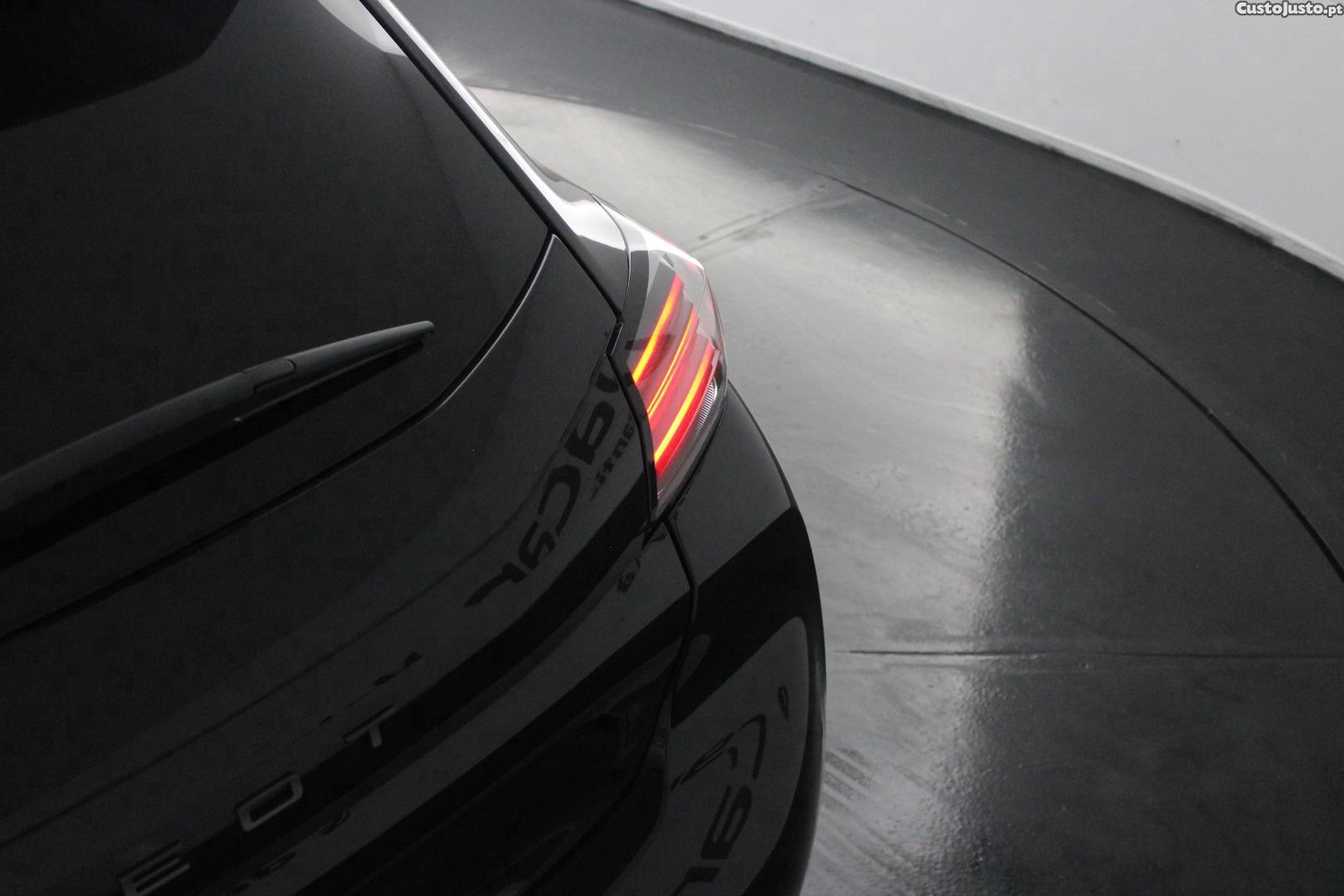 Peugeot 208 1.2 PURETECH ALLURE — fotografia 3