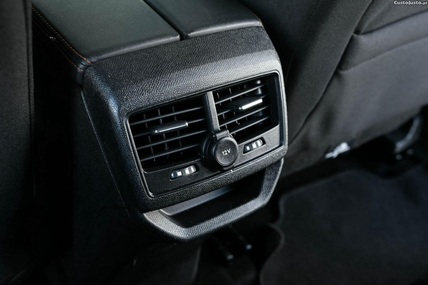 Peugeot 3008 1.5 BlueHDi Active — fotografia 3