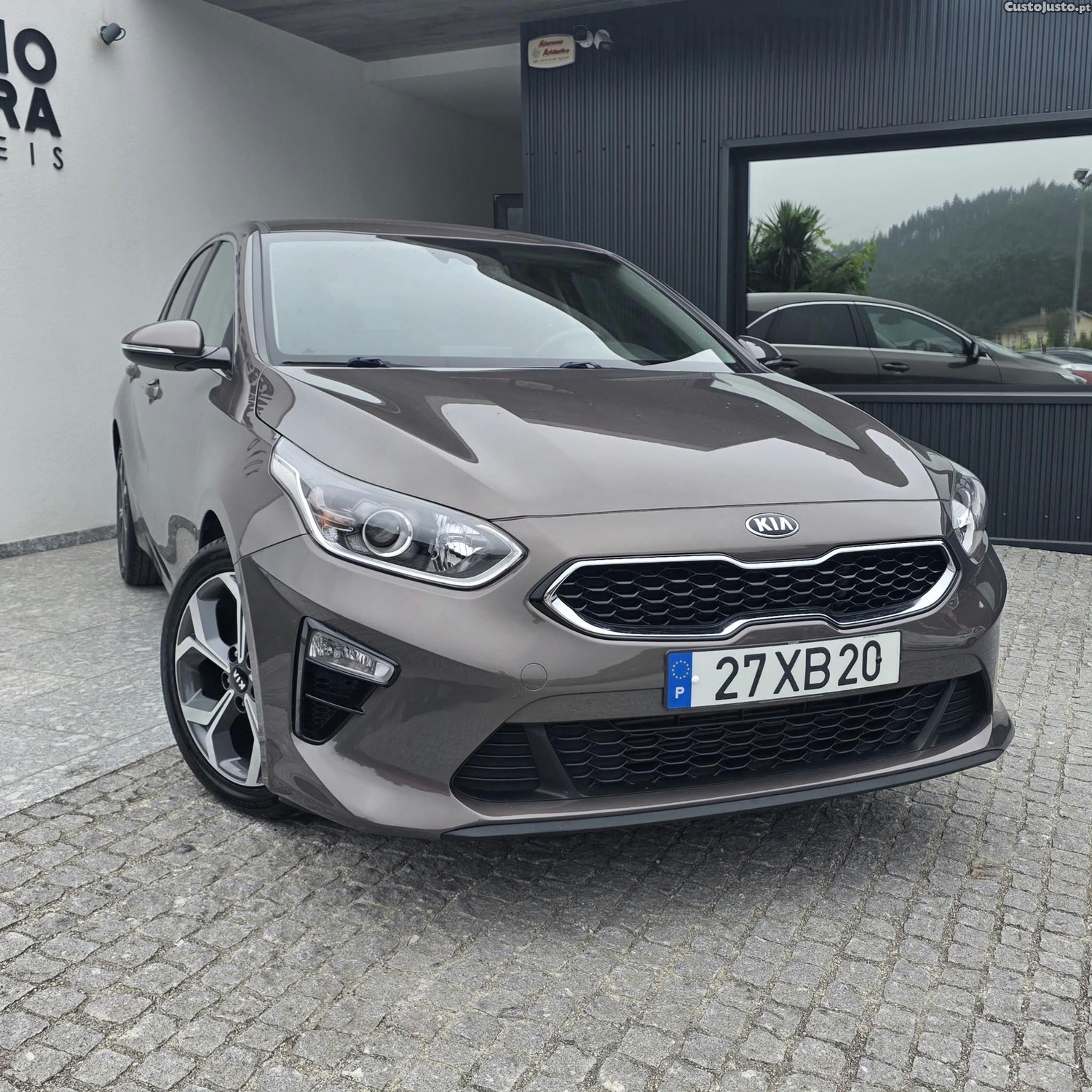 Kia Ceed 1.0 T-GDi GT Line — fotografia 11