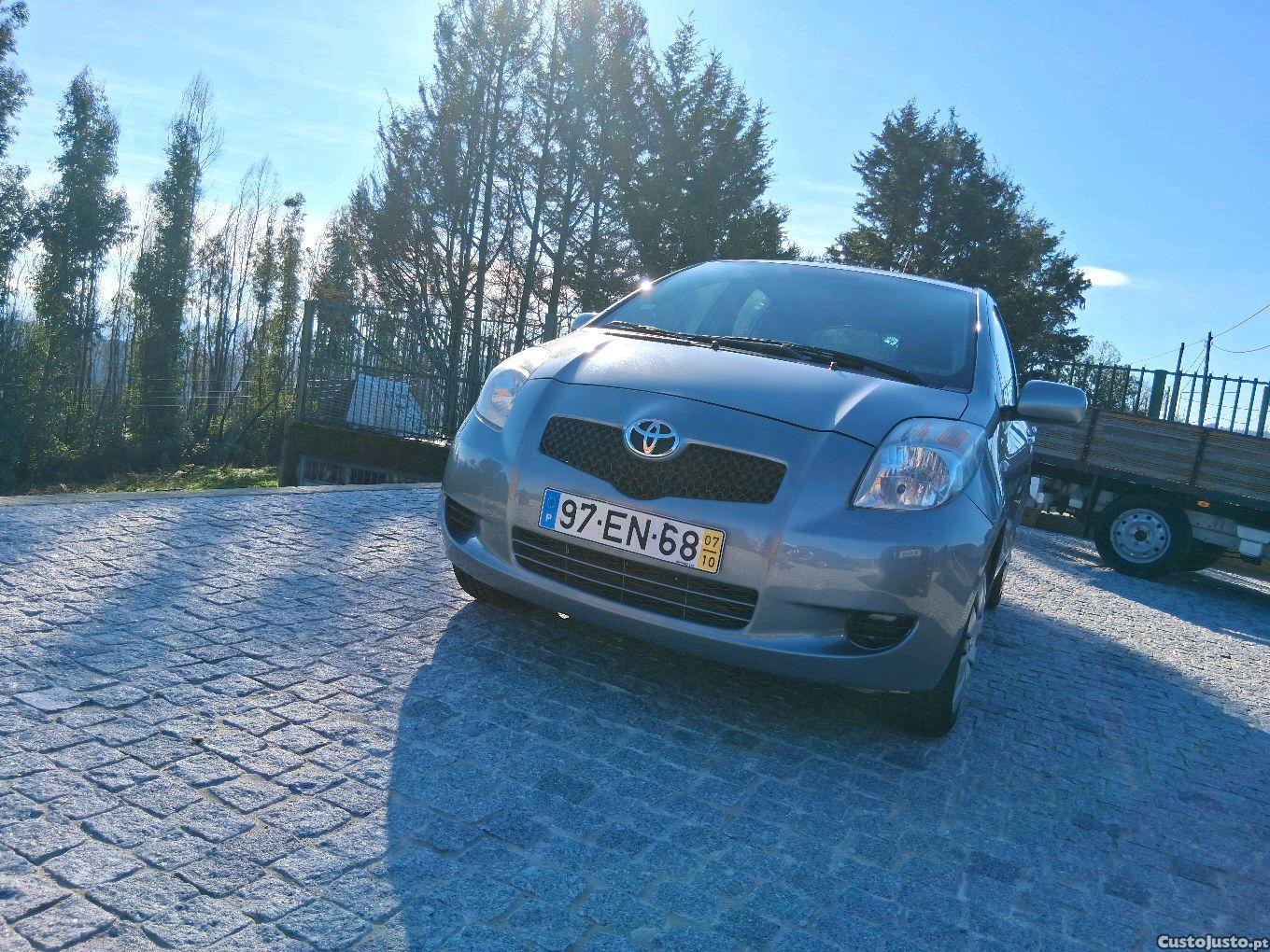 Toyota Yaris 5 lugares gasolina — fotografia 7