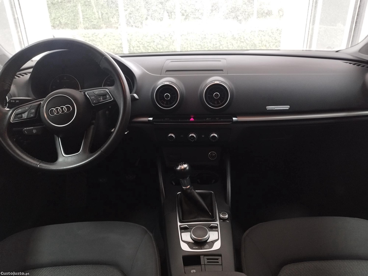 Audi A3 1.6 TDI LIMOUSINE — fotografia 4