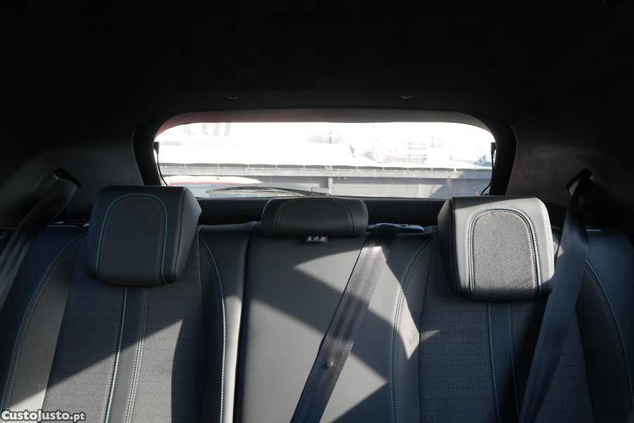 Peugeot e-2008 50 kWh Allure Pack — fotografia 3