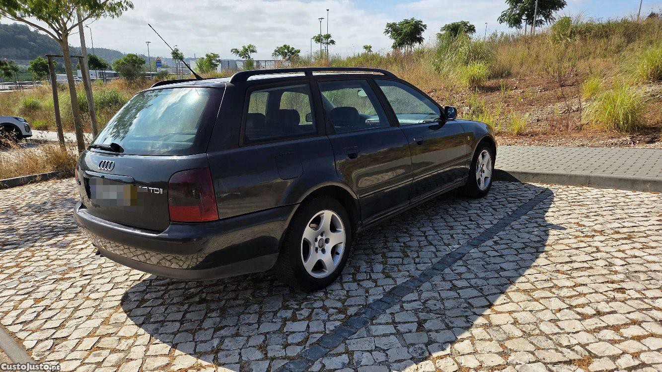 Audi A4 1.9 TDI Avant 110cv — fotografia 9
