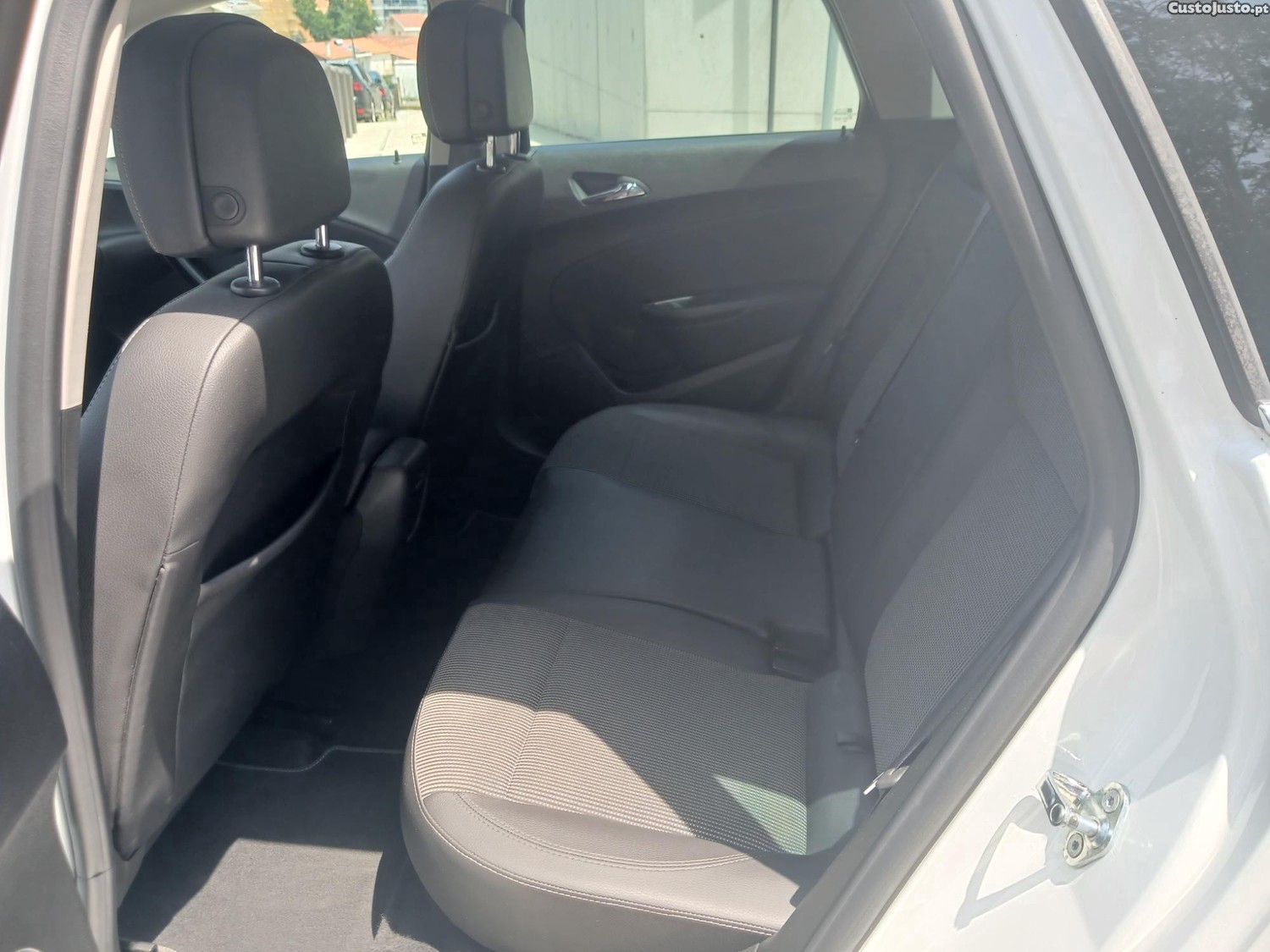 Opel Astra 1.6 cdti sportourer — fotografia 8