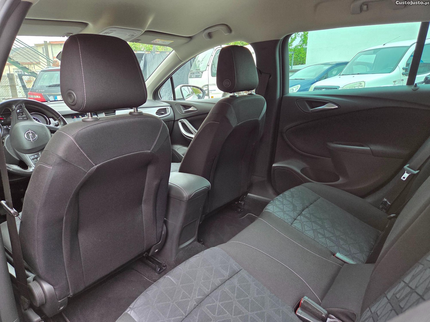 Opel Astra Sports Tourer 1.6 CDTi Ecotec 120 Anos S/S — fotografia 6