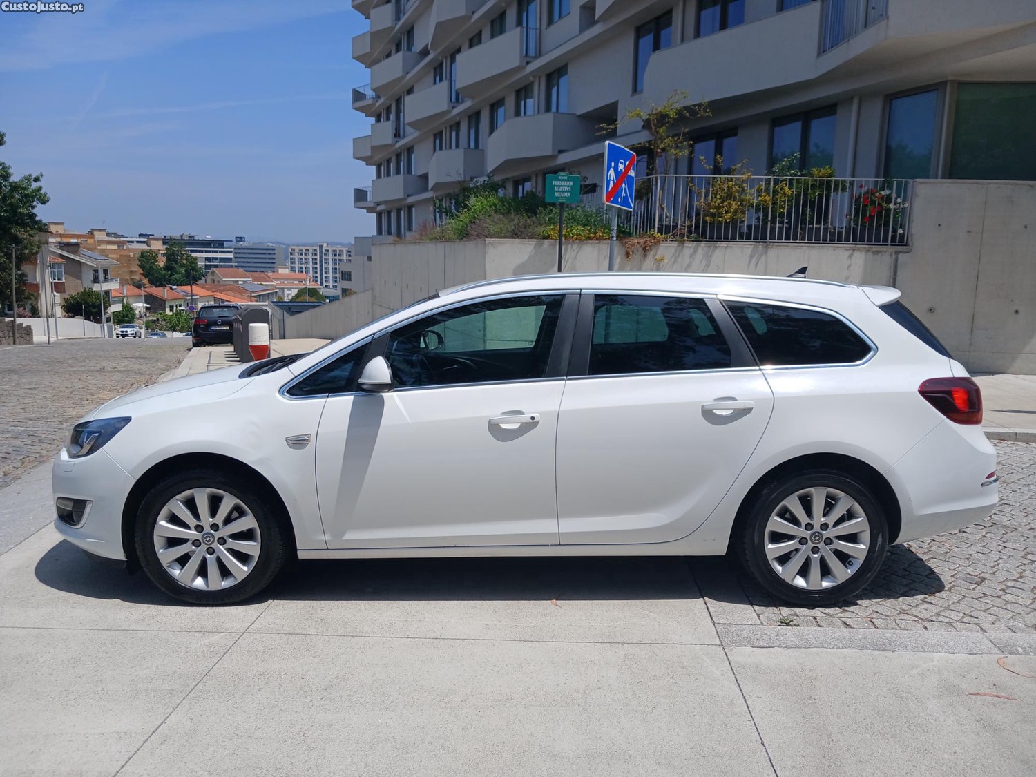 Opel Astra 1.6 cdti sportourer — fotografia 12