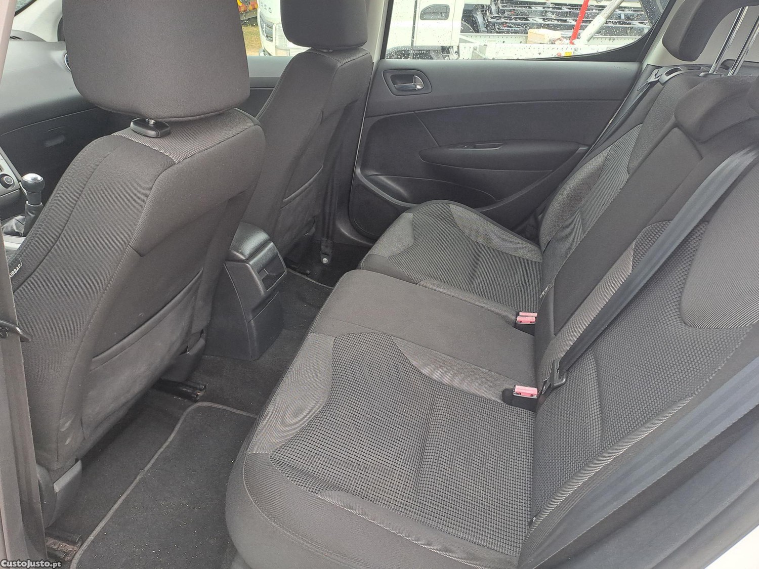 Peugeot 208 1.6 HDI — fotografia 2