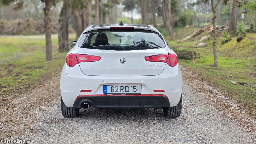 Alfa Romeo Giulietta 1.6 JTDm — fotografia 10