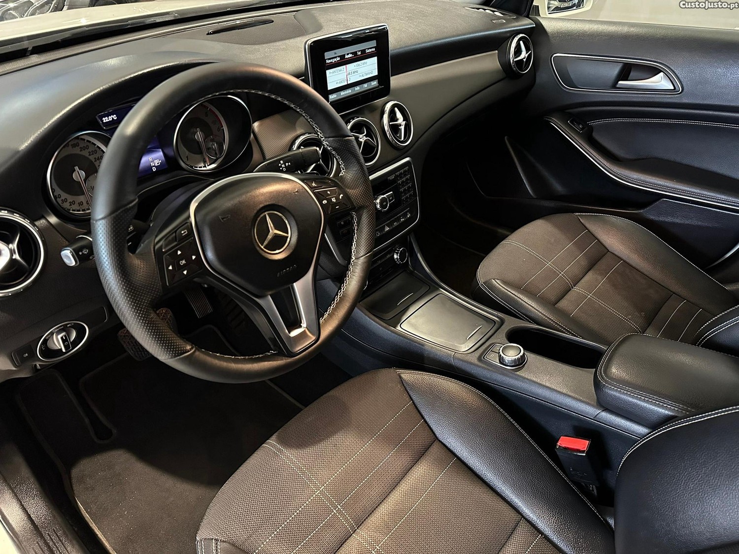 Mercedes-Benz GLA 220 CDI Urban 4-Matic — fotografia 11