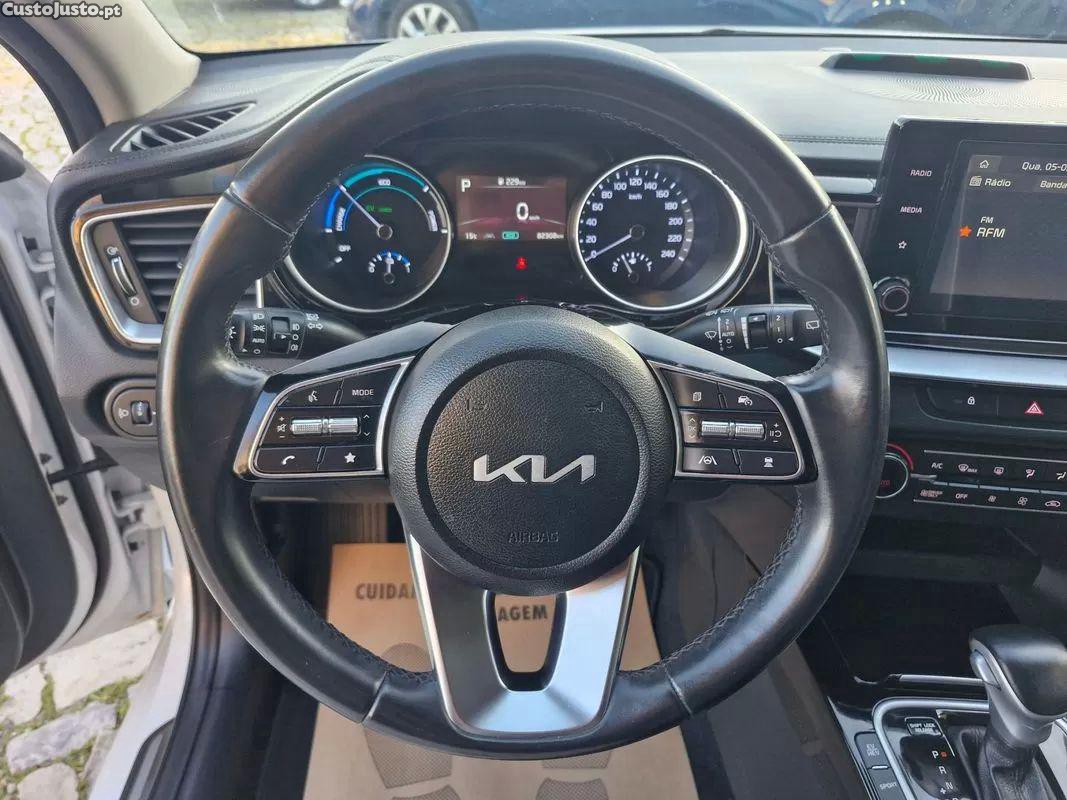 Kia Pregio 1.6 gdi phev drive 6dct — fotografia 2