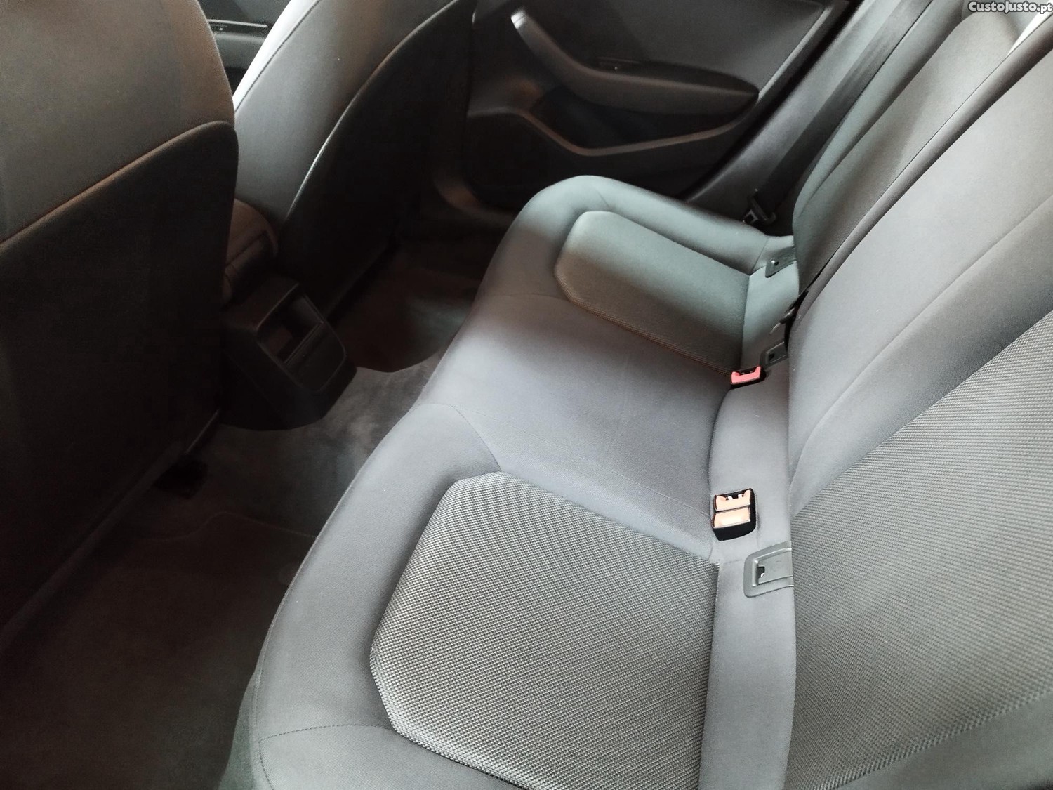 Audi A3 1.6 TDI LIMOUSINE — fotografia 5