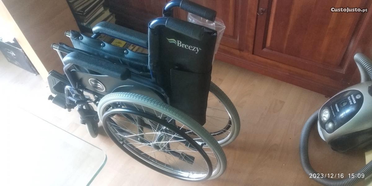Cadeira de rodas modelo breezy 90 nova