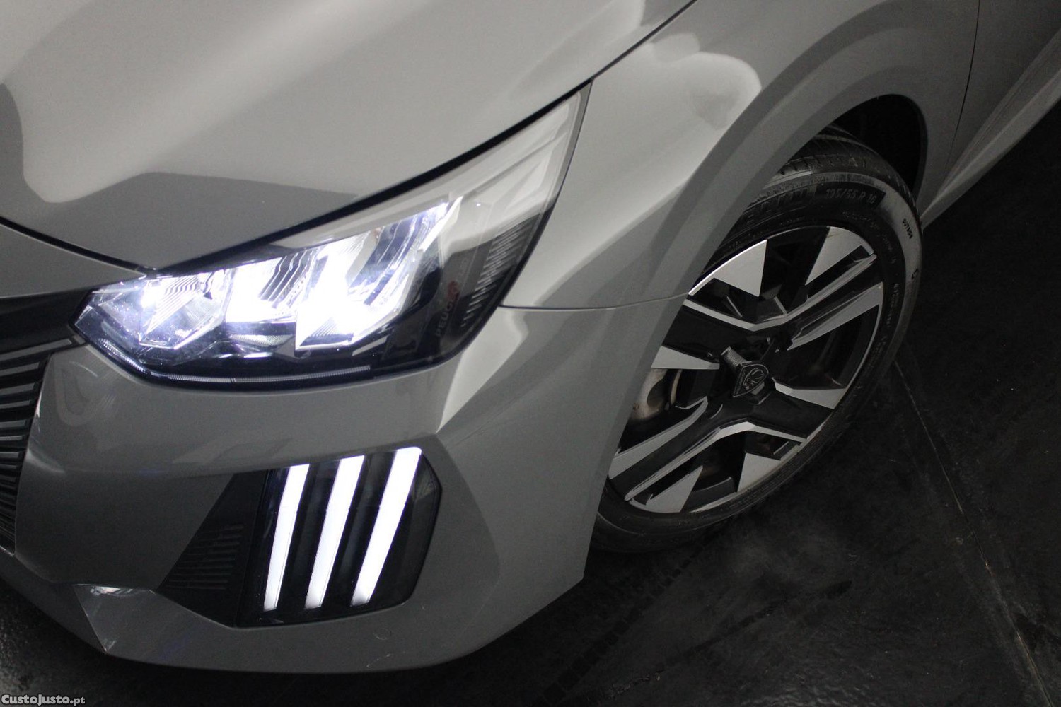 Peugeot 208 1.2 PURETECH ALLURE — fotografia 4