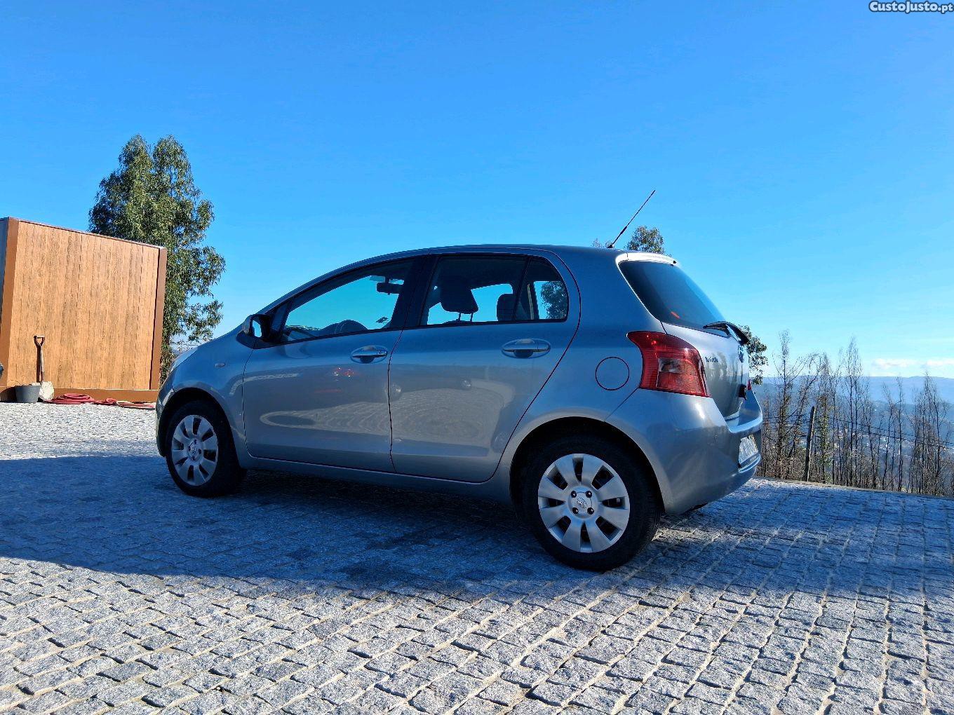 Toyota Yaris 5 lugares gasolina — fotografia 6