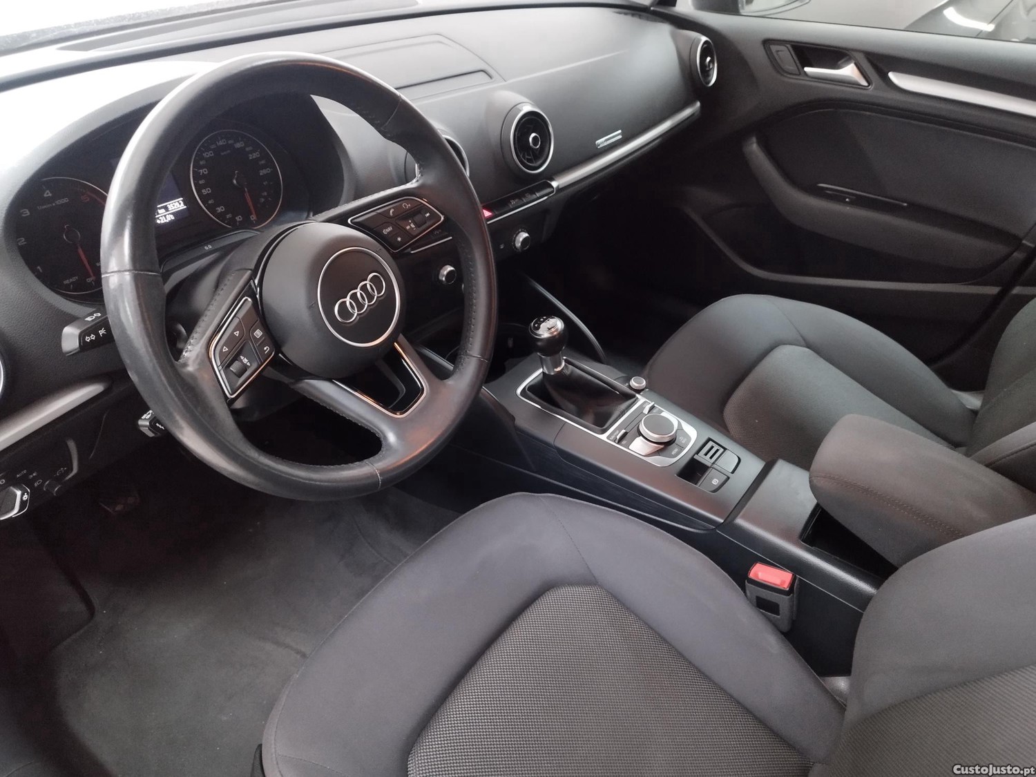 Audi A3 1.6 TDI LIMOUSINE — fotografia 3