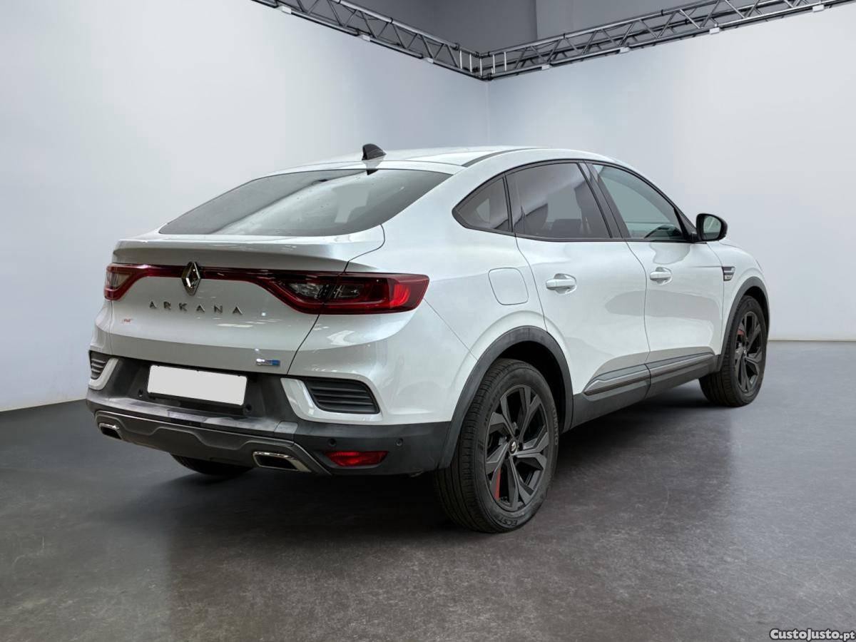 Renault Arkana E-Tech R.S. Line — fotografia 8