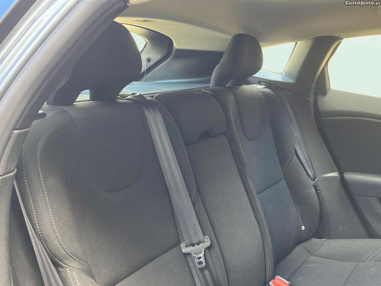 Volvo V40 2.0 D2 Momentum — fotografia 4